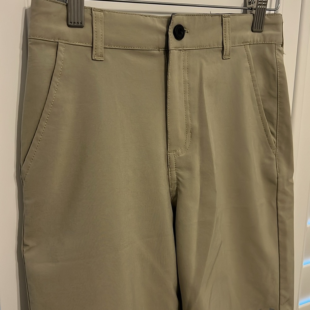 Boys Under Armour Khaki Shorts Size L. Like new!